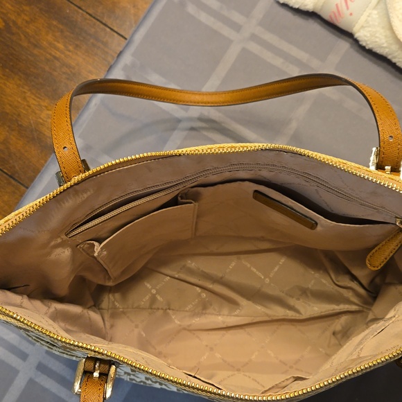 Michael Kors Jet Set Monogram Tote, Camel color - Picture 8 of 12